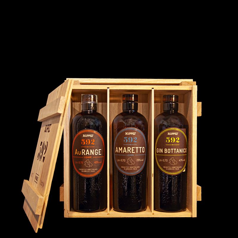 wood box confezione regalo legno aperto per Amaretto Gin bottanico e Aurange linea 592 Scuppoz Abruzzo